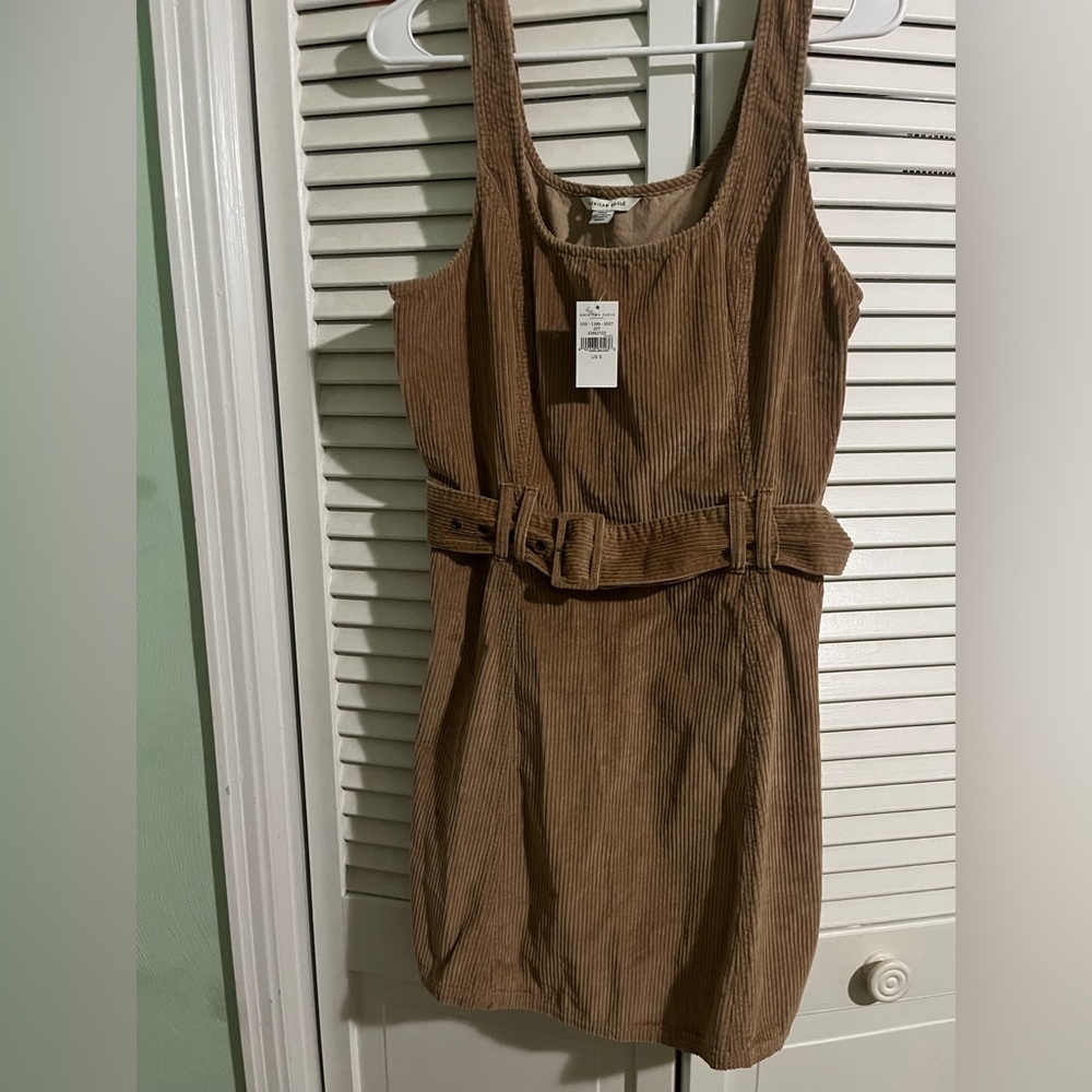 New Woman’s American Eagle Beige Corduroy Jumper with belt Size Small